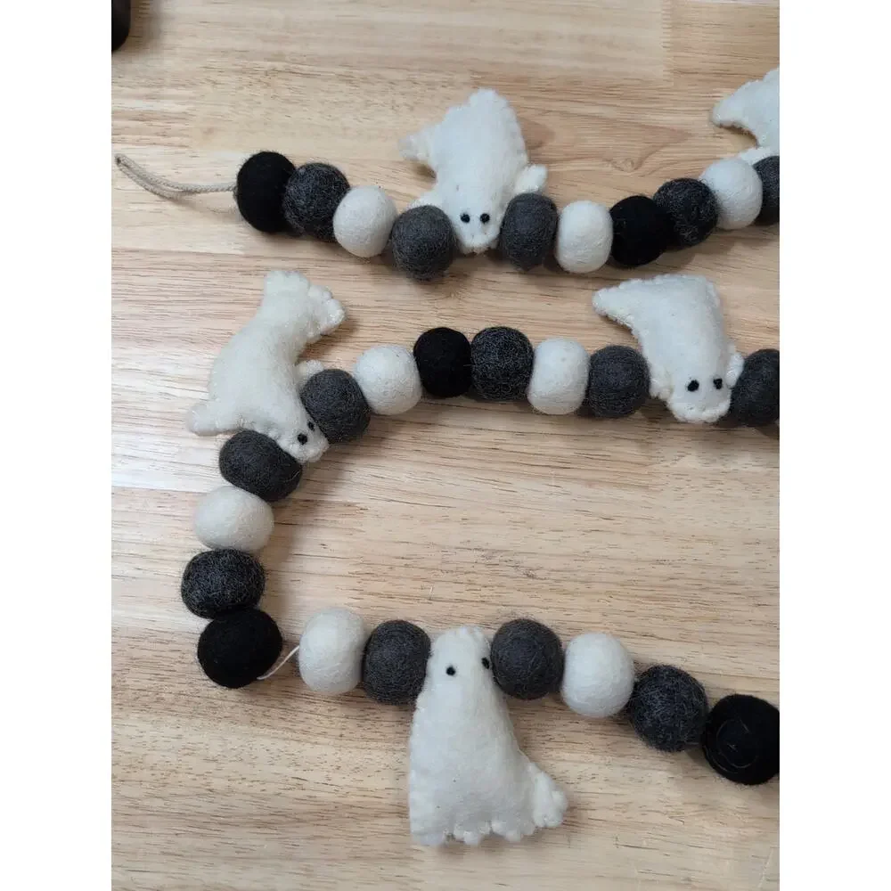 Handmade Felt Halloween Garland white/Blk Charcoal/ gray/ felt balls & Ghost 6'